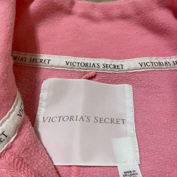 Victoria Secret 3 long sleeve shirts BOGO, or I should say 3 for one. 👚 👕 - Picture 5 of 7